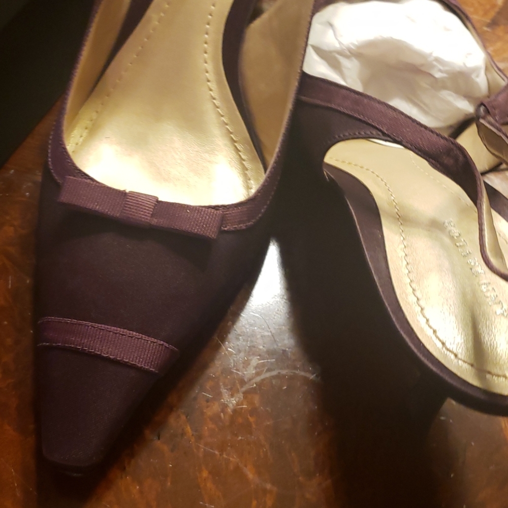 ANN taylor slingback pumps